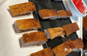 Courtyard Litchi Wood Charcoal Roasted Bama Fragrant Pig