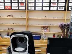 -豪门视光·星趣控·蔡司依视路眼镜代理商(中央大街店)