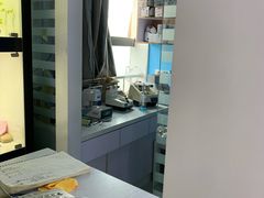 -提一眼镜·蔡司·依视路(小寨店)
