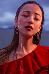 -现代经典婚纱摄影