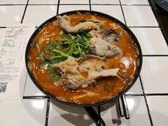 招牌炸酱酸辣米线-肥汁米蘭香港米线(长宁来福士店)