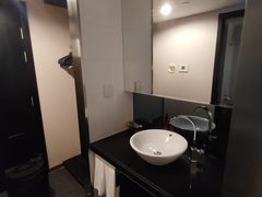 -桔子酒店(上海西藏北路地铁站店)