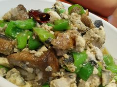 尖椒笋干炒臭豆腐-大牌大·传统杭帮菜(湖滨店)