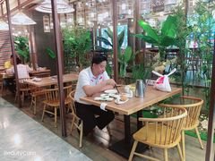 露天位-阿瓦山寨·湘菜现炒·剁椒鱼头王(咸阳总店)