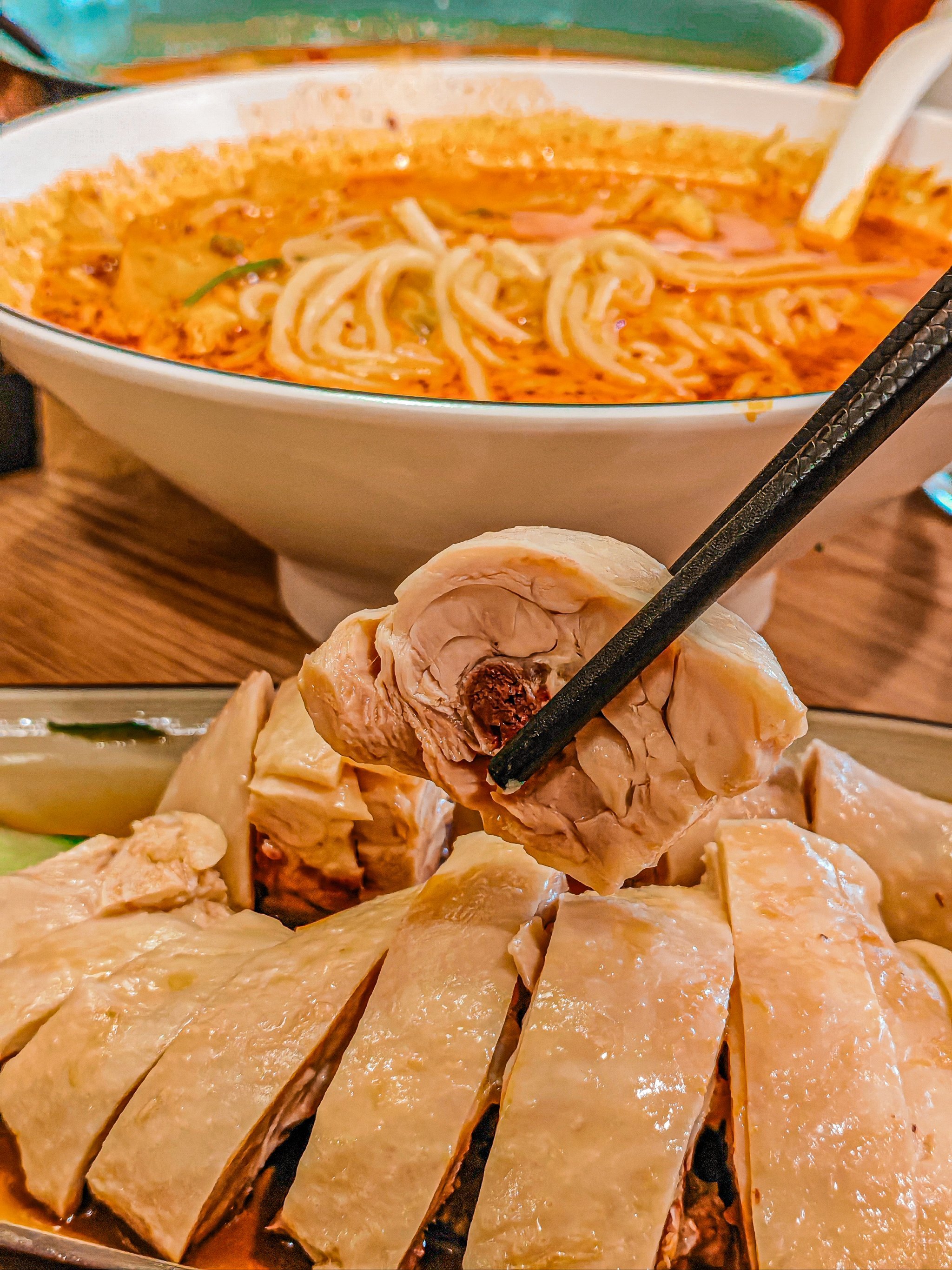 在新加坡生活怎么吃？中餐全攻略：从平价熟食到高端酒楼，喂饱中国胃