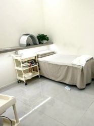 -苗方清颜专业祛痘·皮肤管理