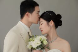 -雪中彩影婚纱摄影·微光艺术中心