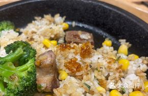 One-Bite Steak with Broccoli and Pepper Rice