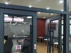-哈贝卡汽车服务连锁(硕士路店)