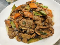 口蘑炒肉-正亮农家院·海鲜本地菜
