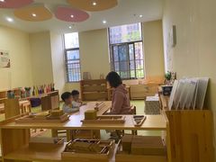 -瑞恩宝感统训练·语言提升·蒙氏托育中心