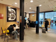-麦当劳(上海虹桥站30B检票口楼上)