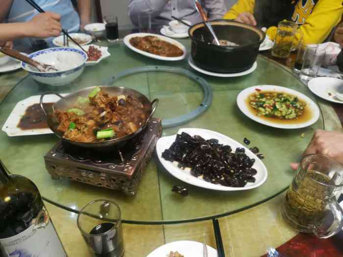 打分 單位一起燒香聚餐吃飯的飯店,味道還不錯(*╰╯`)