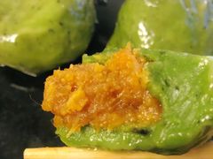 艾叶咸蛋黄肉松青团-王家沙点心店(万航渡路店)