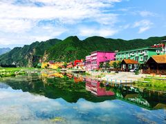 -百里峡七彩艺术小镇