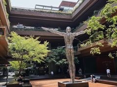 -瑞虹新天地月亮湾