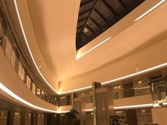 -上海滴水湖皇冠假日酒店