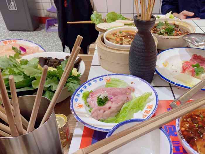 贤合庄卤味火锅(苍南店)-"因为是市井火锅的主题方向 所以在菜品.