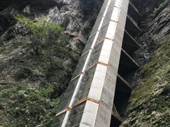 天坑电梯-武隆天坑地缝国家地质公园