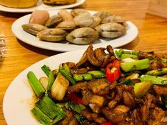 红糖馒头配秘制回锅肉-凯华海鲜火锅·传承三十六年