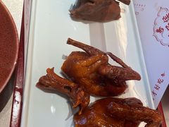秘制乳鸽-鸽子侯·家宴·平价海鲜(绿地店)