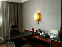-武汉光谷广场杨家湾地铁站怡程酒店