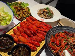 -肥肥虾庄·金牌油焖大虾(汉街SKP店)