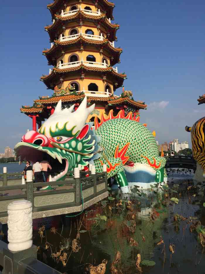 龙虎塔-"龙虎塔位于高雄左营区.走过潭上桥到达莲潭."-大众点评移动版