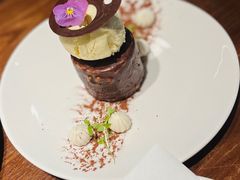 核桃布朗尼配新西兰TipTop焦糖味雪糕-Bistro 63 创意融合料理(广粤天地店)