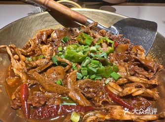 烧鸭子味道真的还可以 就是鸭肉不太好啃 感觉除了鸭腿