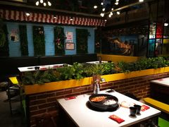 -钢管厂五区小郡肝串串香(奥克斯广场锦城万达店)