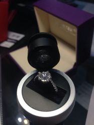 -威德钻石-克拉钻大本营(南京东路店)