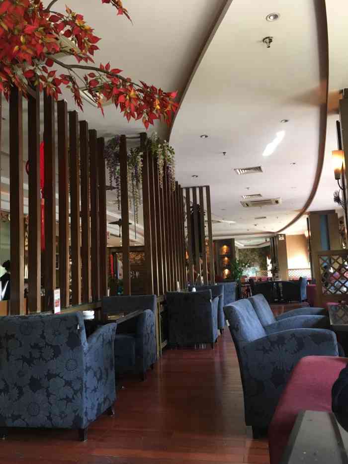 两岸咖啡(恒励店)-"前段时间去吃的,正好搞活动,买一个套餐送.