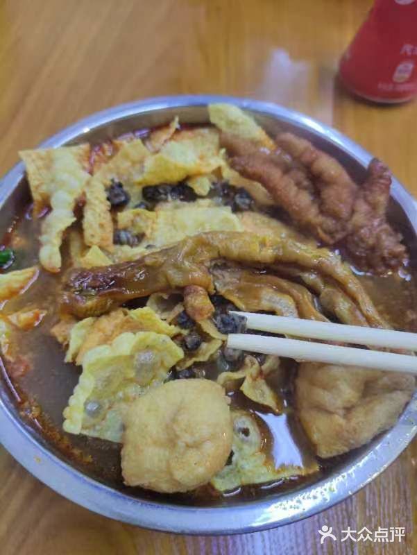 就在江汉路的螺蛳粉，太好吃了，我还要再来一碗！