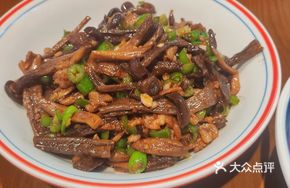 Green Pepper and Deer Mushroom Stir-fry
