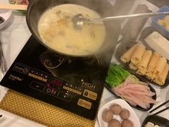 炸响铃-鲜入围煮花胶鸡海鲜火锅