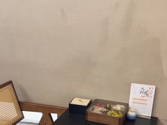 -灸春堂·艾灸·痛症·整脊连锁(之江银泰店)