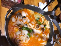 -老滇山寨•云南特色菜•地方菜•民族风情歌舞表演(金碧店)