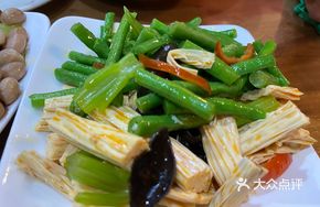 Dry-Fried Long Beans