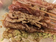 -何妹湿辣牛肉·粤式烧烤砂煲(桂雅路店)