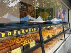 面包甜点陈列柜-四季小馆·地道北京小吃(广百店)