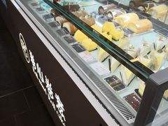 面包甜点陈列柜-卷心卷意·轻甜蛋糕(新光天地店)