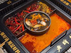 -老牌坊云南鱼豆花火锅(哈西万达店)