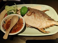 香煎鲳鱼-大头虾越式风味餐厅(光明广场店)