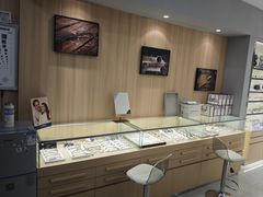 -视野联行眼镜·蔡司·尼康·豪雅·依视路(青浦宝龙店)