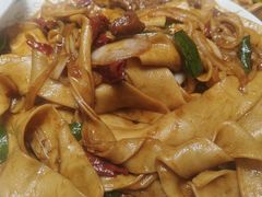 爆炒皮带面-小河公主秘制烤羊腿(小绿谷店)