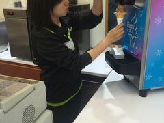 -全家便利店(洛川东路店)