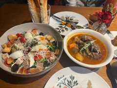 老教堂沙拉-JINNS锦时 steak&pizza(浸信会礼拜堂旧址店)