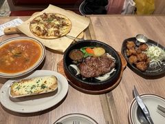 -玛格萝妮比萨屋(四平店)