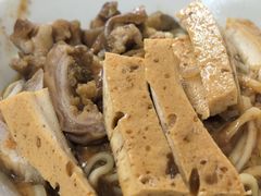 -松树干拌面店